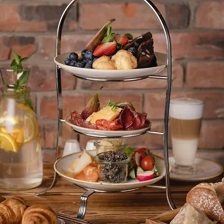 The Bridge فندق كراكوفيا