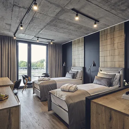 Hotel The Bridge 4*