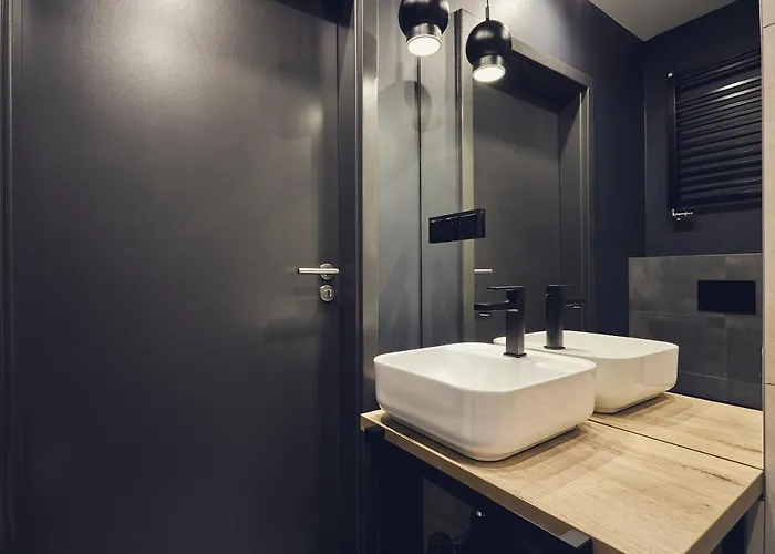 Отель The Bridge 4*