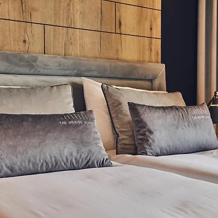 The Bridge מלון קרקוב